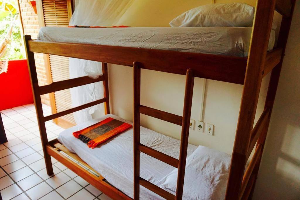Novos Baianos Hostel E Pousada Порту-Сегуру Экстерьер фото A bunk bed