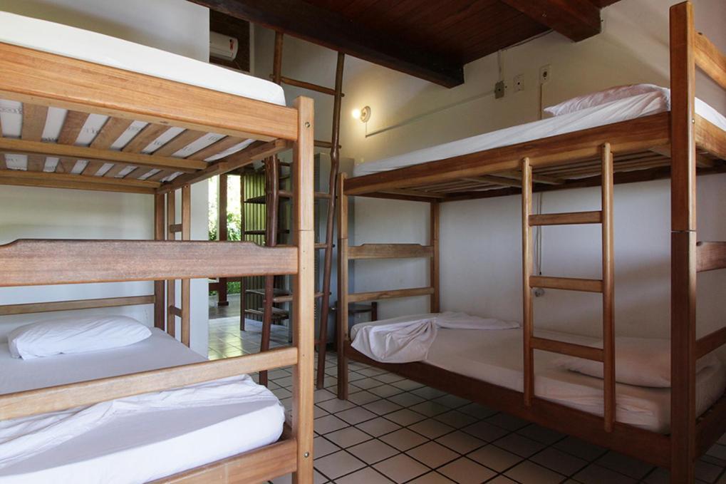 Novos Baianos Hostel E Pousada Порту-Сегуру Экстерьер фото Hostel beds