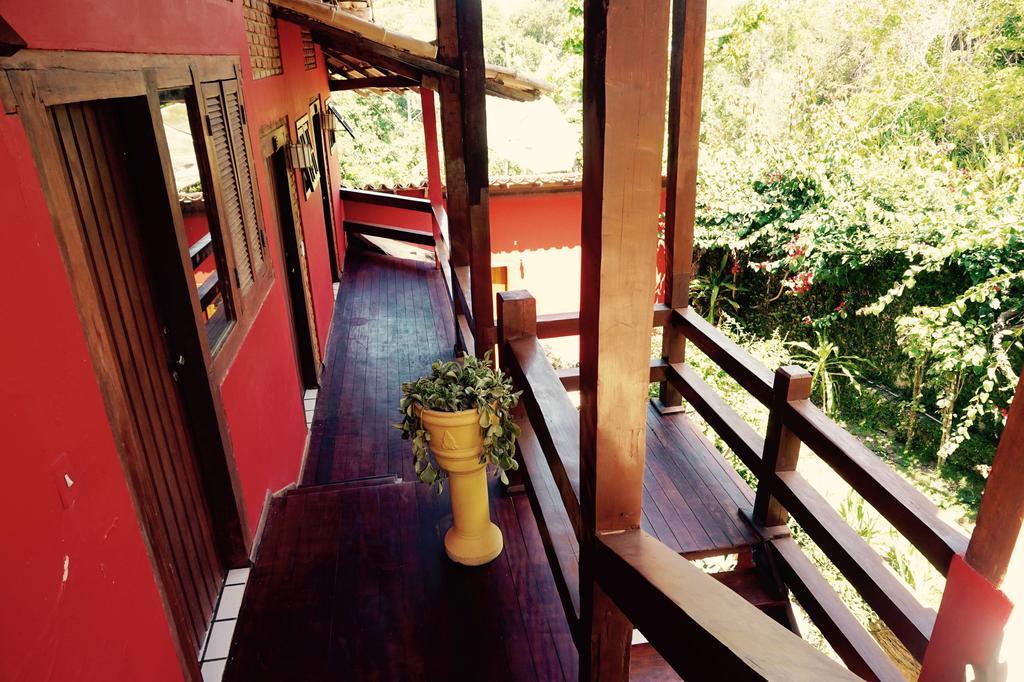 Novos Baianos Hostel E Pousada Порту-Сегуру Экстерьер фото A balcony in a house