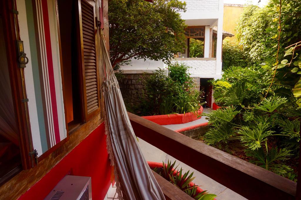 Novos Baianos Hostel E Pousada Порту-Сегуру Экстерьер фото A hammock in a hotel in Tulum, Mexico